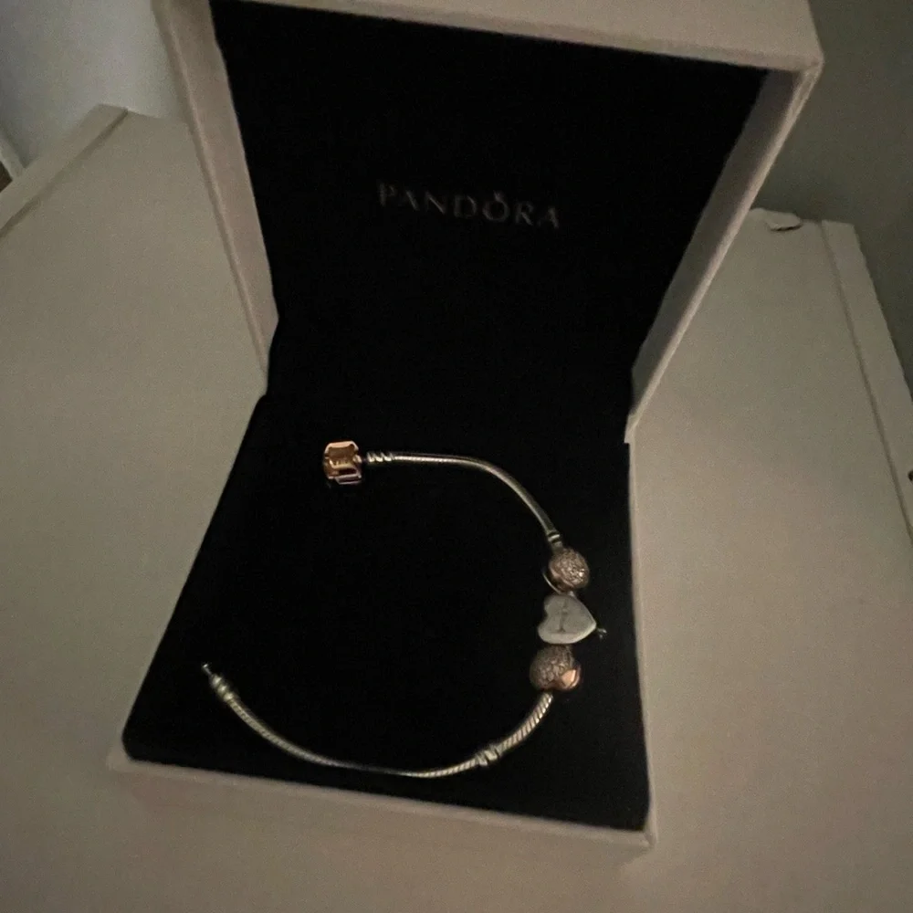 Pandora Charm Bracelet with 3 charms - Picture 3 of 6